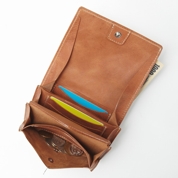 ｍ，ｉ，ｕ，ｏ．ｊ　ヌメ革　二つ折り財布 キャメルのサムネイル画像1